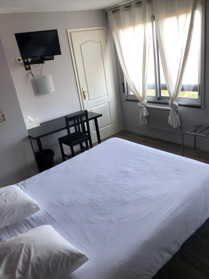 Logis Hotel L'Abricotine Тен-л'Ермітаж Екстер'єр фото